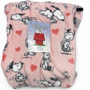 Berkshire Peanuts Pink Blanket Throw with Snoopy and Hearts NWT